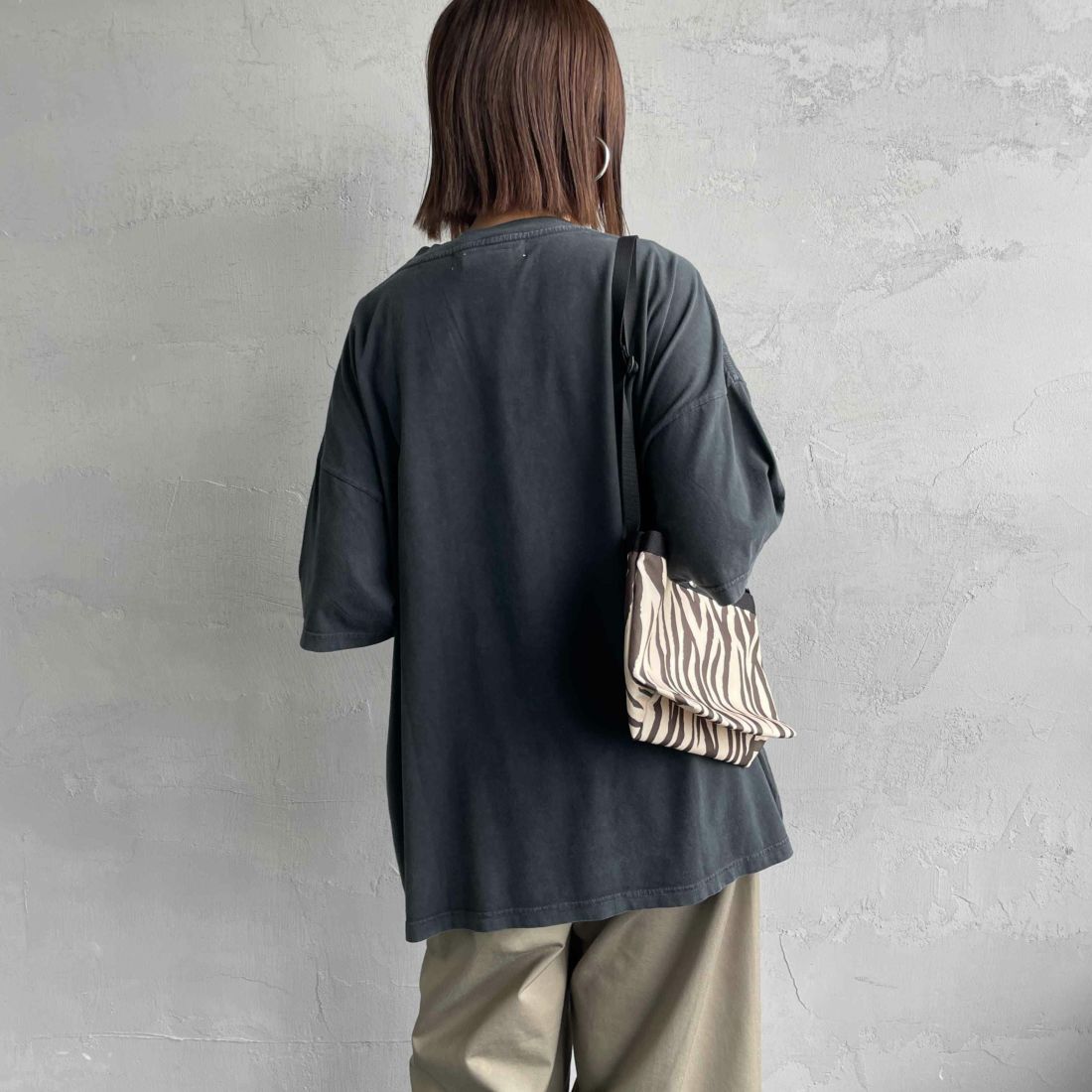 REMI RELIEF [レミレリーフ] 別注 ビッグプリントTシャツ BE GOOD [RN28369293-JF] BLACK &&モデル身長：159cm 着用サイズ：S&&