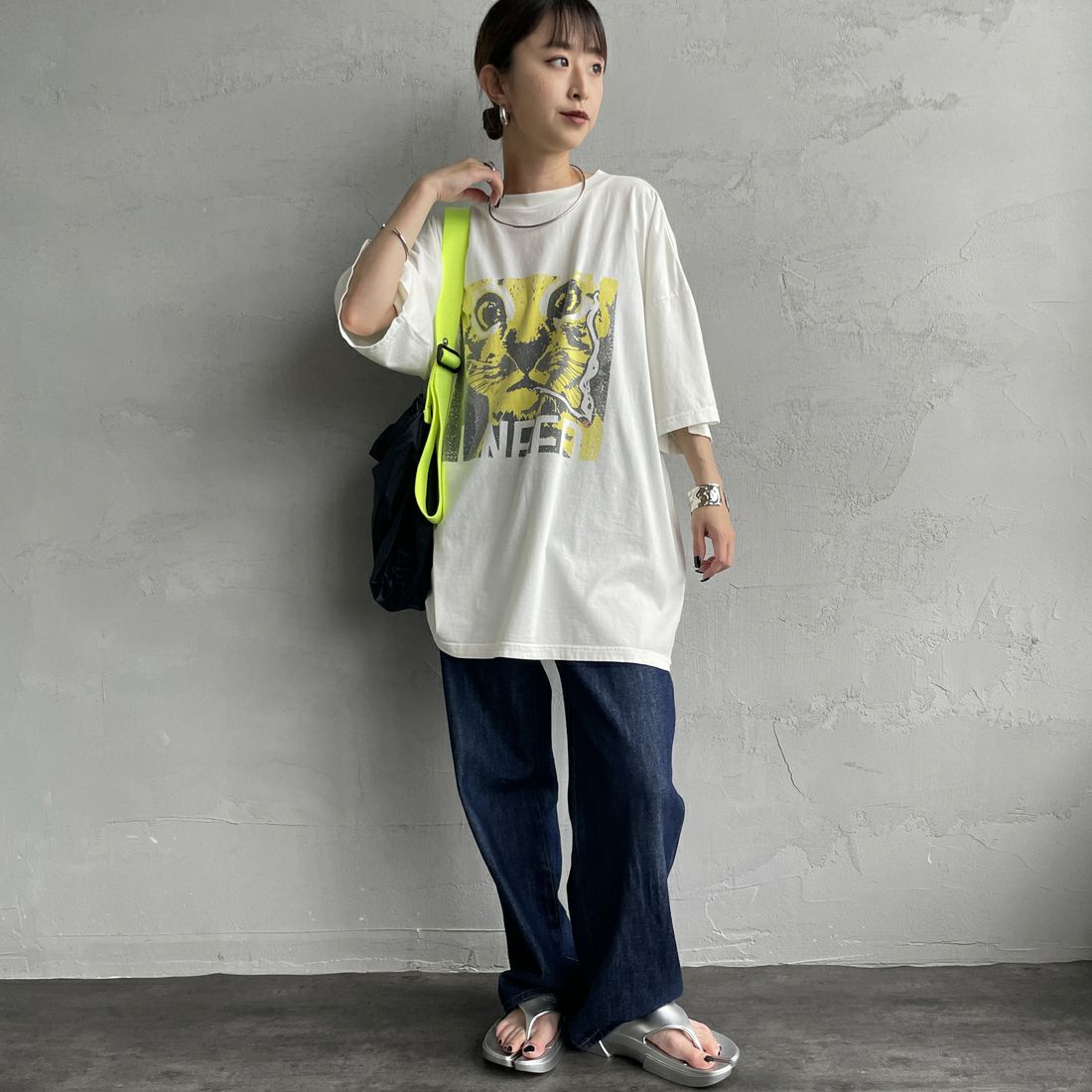 REMI RELIEF [レミレリーフ] 別注 ビッグプリントTシャツ CAT I NEED [RN28369297-JF] OFF WHITE &&モデル身長：150cm 着用サイズ：S&&