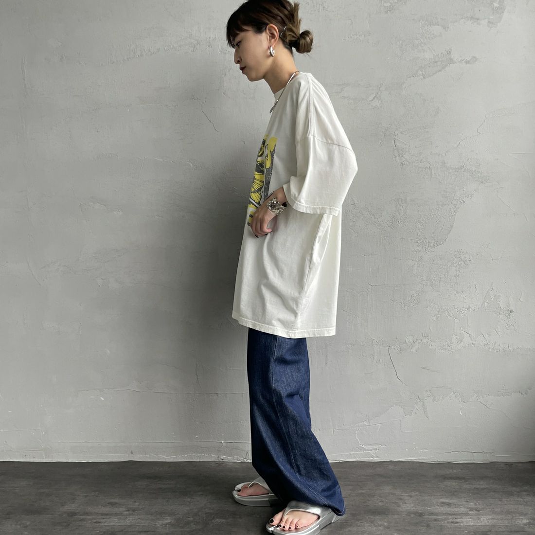 REMI RELIEF [レミレリーフ] 別注 ビッグプリントTシャツ CAT I NEED [RN28369297-JF] OFF WHITE &&モデル身長：150cm 着用サイズ：S&&