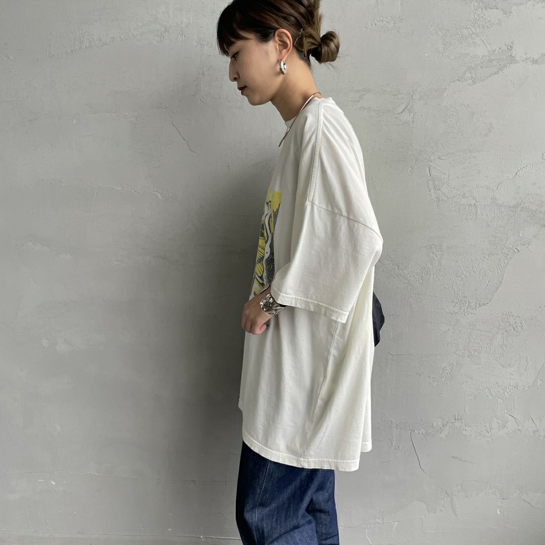 REMI RELIEF [レミレリーフ] 別注 ビッグプリントTシャツ CAT I NEED [RN28369297-JF] OFF WHITE &&モデル身長：150cm 着用サイズ：S&&