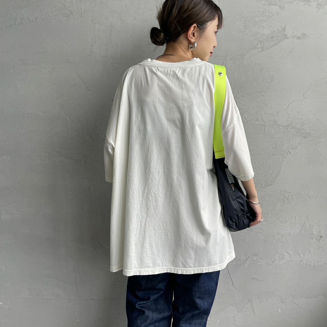 REMI RELIEF [レミレリーフ] 別注 ビッグプリントTシャツ CAT I NEED [RN28369297-JF] OFF WHITE &&モデル身長：150cm 着用サイズ：S&&