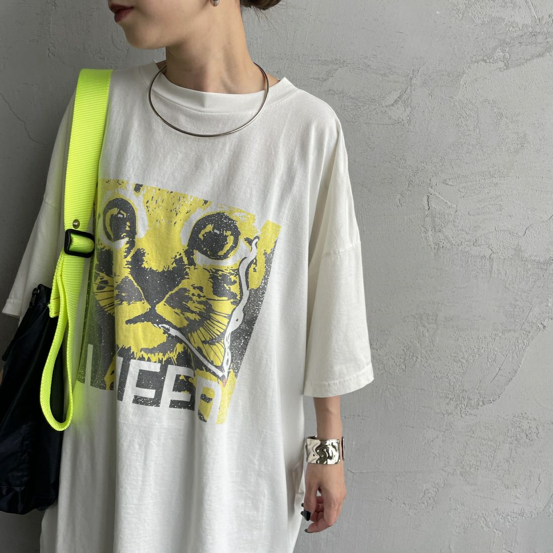 REMI RELIEF [レミレリーフ] 別注 ビッグプリントTシャツ CAT I NEED [RN28369297-JF] OFF WHITE &&モデル身長：150cm 着用サイズ：S&&