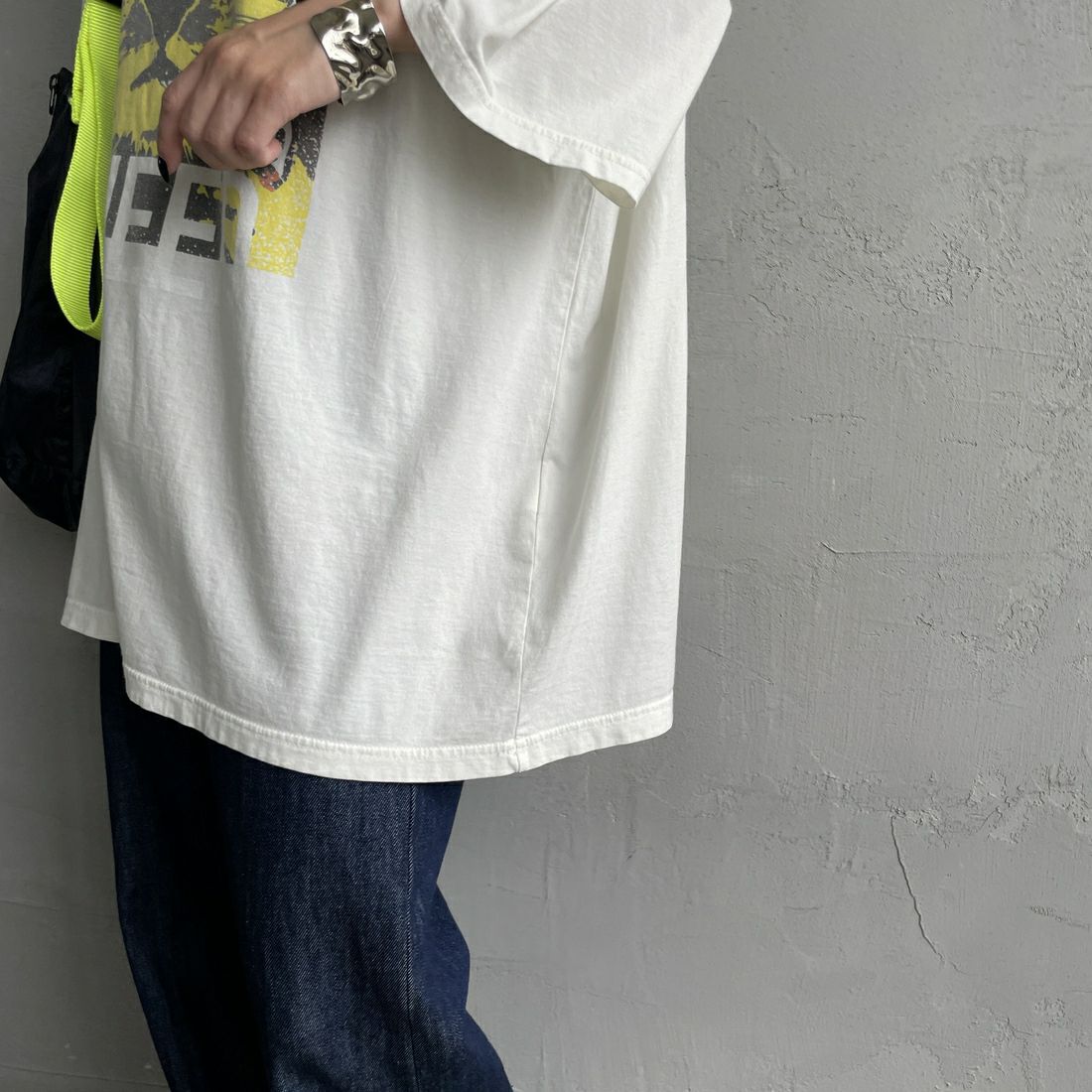 REMI RELIEF [レミレリーフ] 別注 ビッグプリントTシャツ CAT I NEED [RN28369297-JF] OFF WHITE &&モデル身長：150cm 着用サイズ：S&&