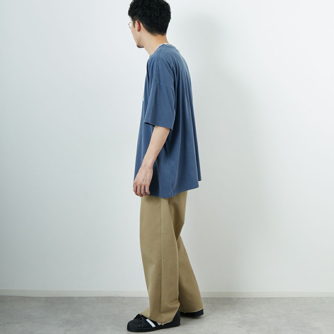 REMI RELIEF [レミレリーフ] 別注 ビッグプリントTシャツ ATLANTA [RN28369302-JF] NAVY &&モデル身長：168cm 着用サイズ：M&&