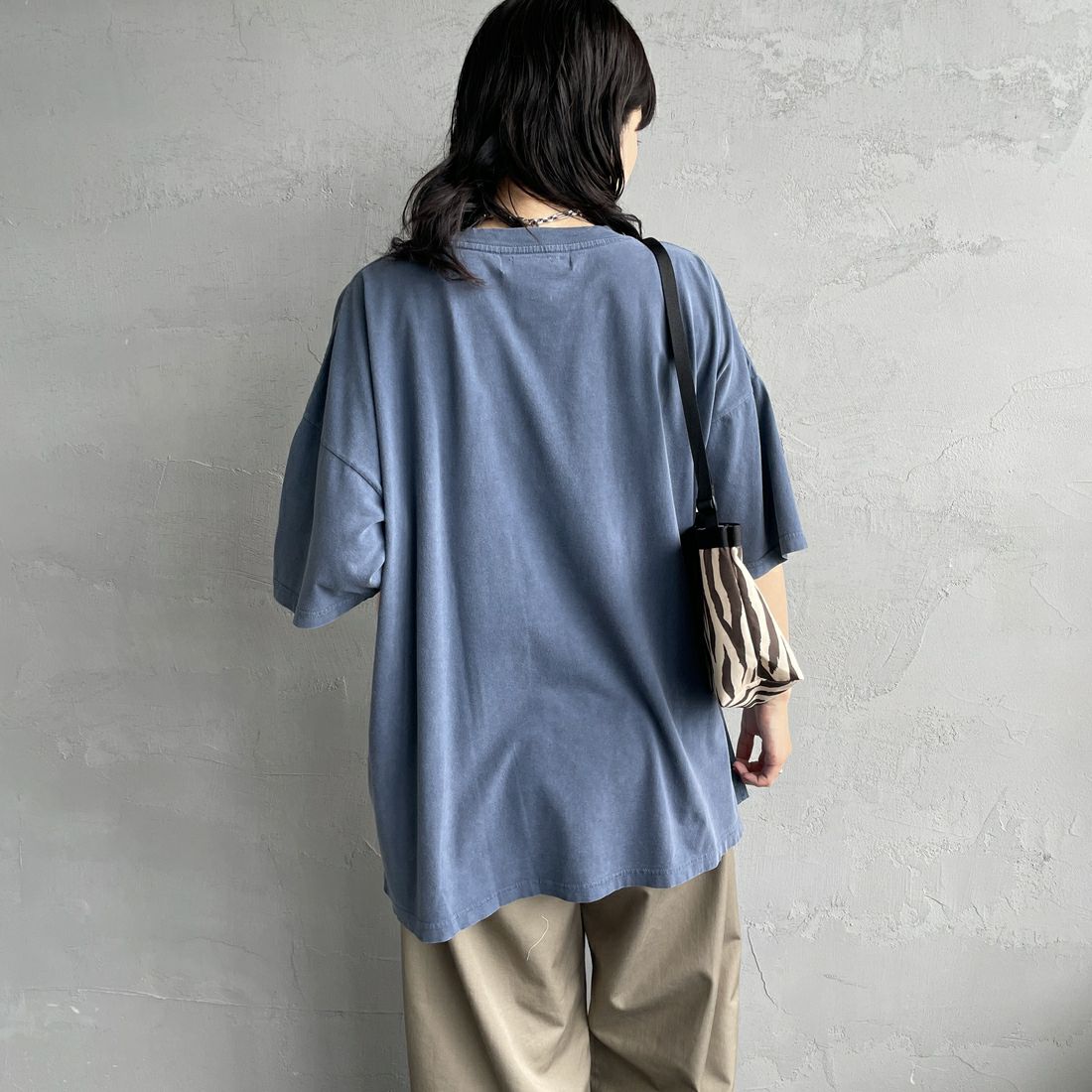 REMI RELIEF [レミレリーフ] 別注 ビッグプリントTシャツ ATLANTA [RN28369302-JF] NAVY &&モデル身長：160cm 着用サイズ：S&&