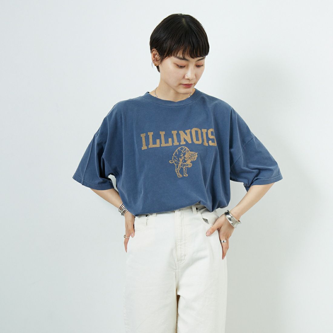 REMI RELIEF [レミレリーフ] 別注 ビッグプリントTシャツ ILLINOIS [RN28369306-JF] NAVY &&モデル身長：160cm 着用サイズ：S&&