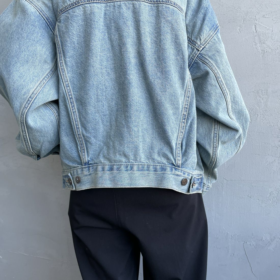 LEVI'S [リーバイス] 90S トラッカージャケット [A1743-01] 35 I TOLD &&モデル身長：150cm 着用サイズ：S&&