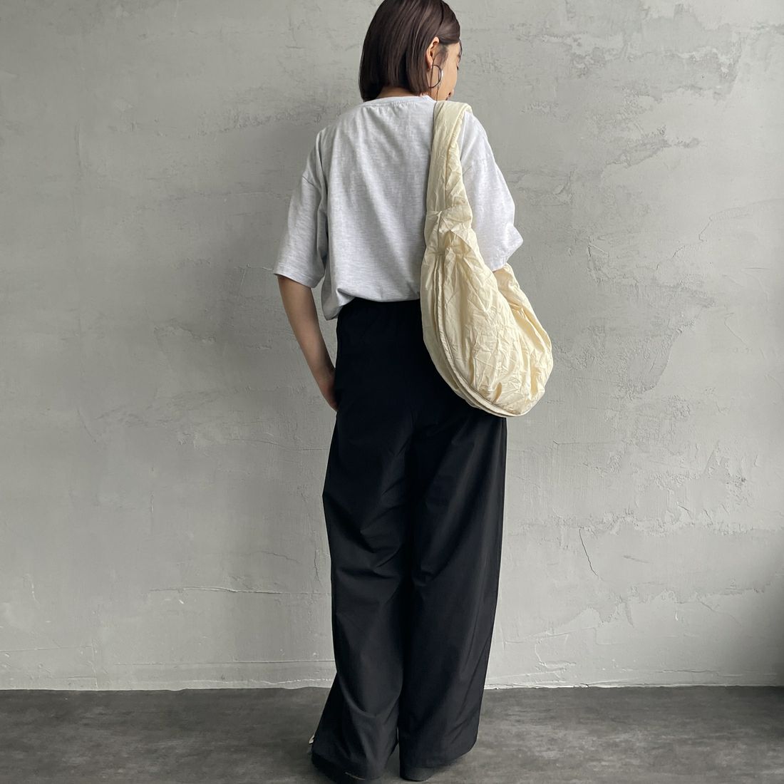 SCREEN STARS [スクリーンスターズ] 別注 コンポーザーズプリントTシャツ [2522-SSBTGRIN-JF] ASH &&モデル身長：159cm 着用サイズ：F&&