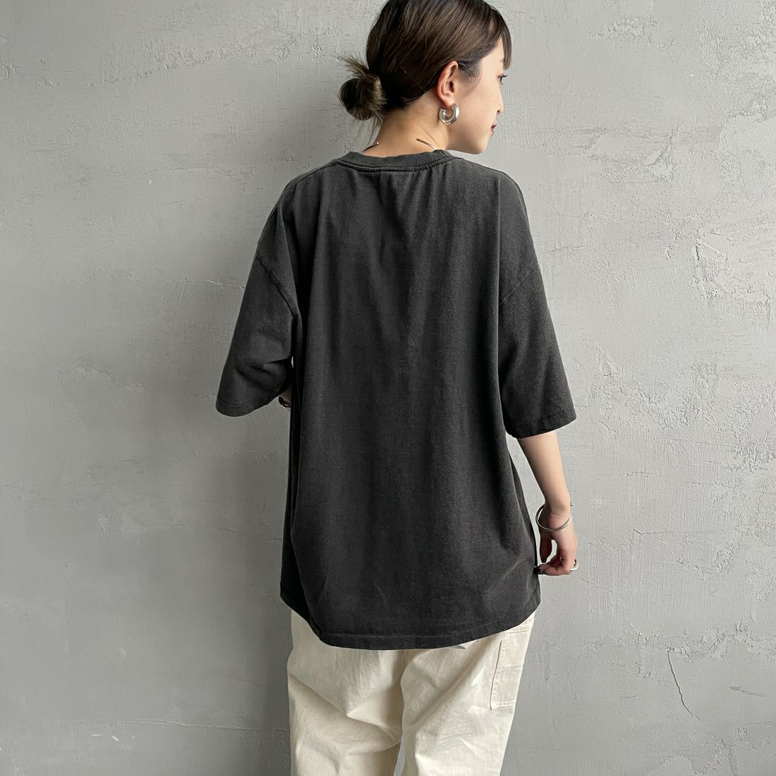 SCREEN STARS [スクリーンスターズ] 別注 コンポーザーズプリントTシャツ [2522-SSBTGRIN-JF] BLACK 1 &&モデル身長：150cm 着用サイズ：F&&