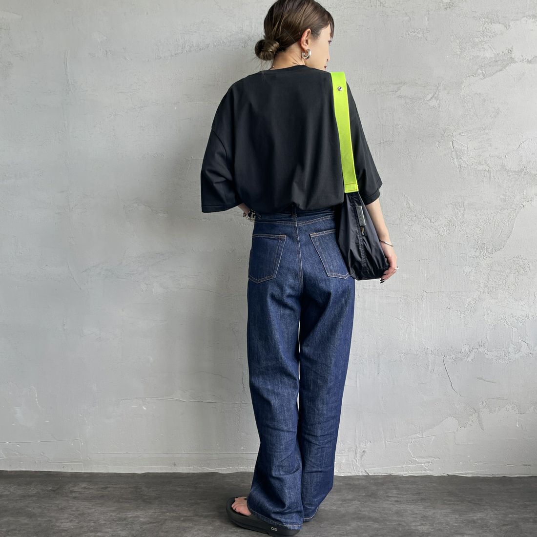 SCREEN STARS [スクリーンスターズ] 別注 ドッグ&キャットプリントTシャツ [2522-SSIN-JF] BLK DOG &&モデル身長：150cm 着用サイズ：F&&