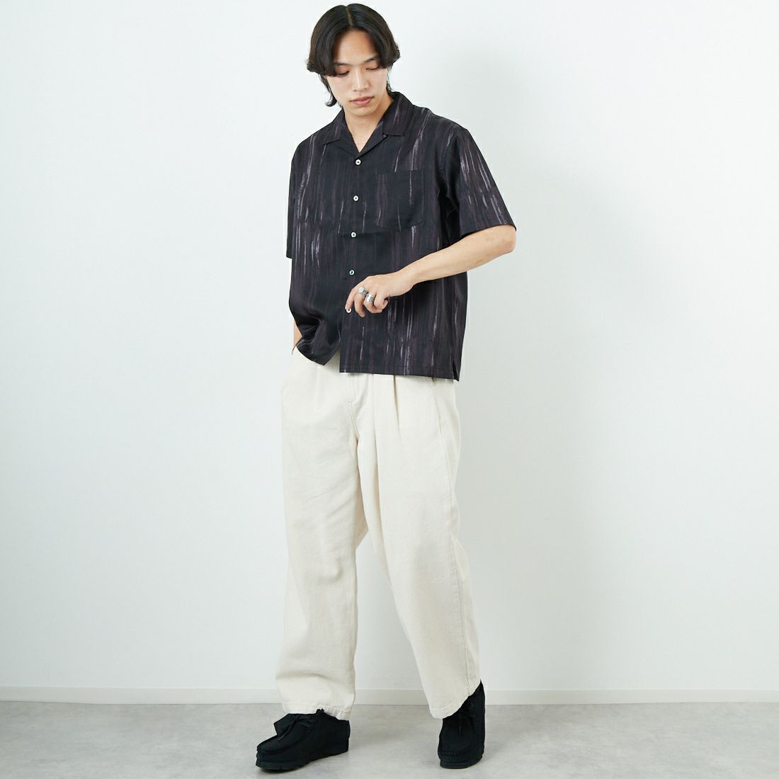 SLICK [スリック] アブストラクトプリントオープンカラーシャツ [5220108] 700 BLACK &&モデル身長：179cm 着用サイズ：1&&