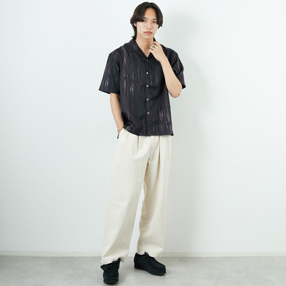 SLICK [スリック] アブストラクトプリントオープンカラーシャツ [5220108] 700 BLACK &&モデル身長：179cm 着用サイズ：1&&