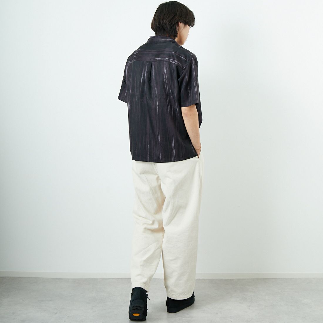 SLICK [スリック] アブストラクトプリントオープンカラーシャツ [5220108] 700 BLACK &&モデル身長：179cm 着用サイズ：1&&