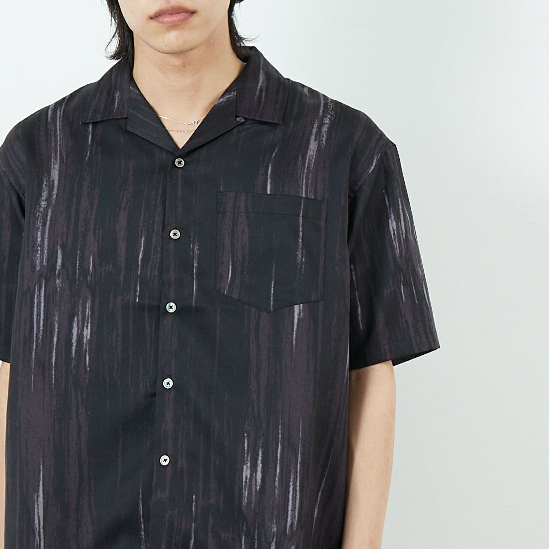 SLICK [スリック] アブストラクトプリントオープンカラーシャツ [5220108] 700 BLACK &&モデル身長：179cm 着用サイズ：1&&