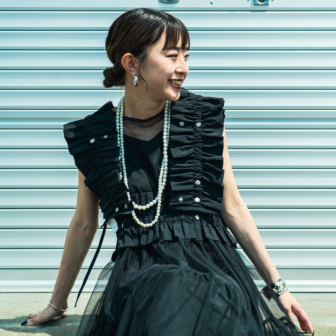 nenom [ネノム] マルチWAYギャザーフリルベスト [NE25132006] 09 BLACK &&モデル身長：150cm 着用サイズ：F&&