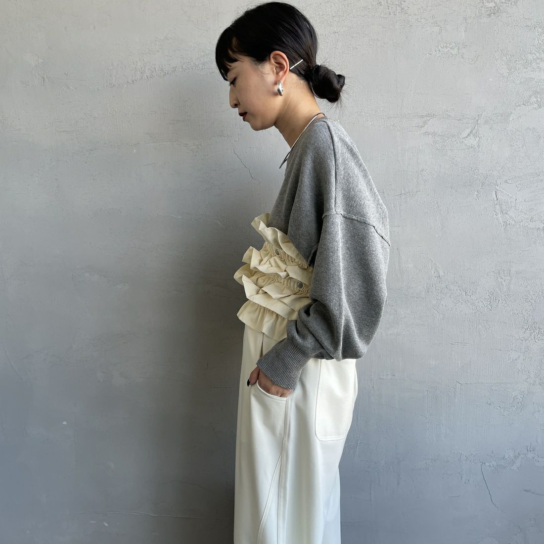 nenom [ネノム] マルチWAYギャザーフリルベスト [NE25132006] 02 OFF &&モデル身長：150cm 着用サイズ：F&&