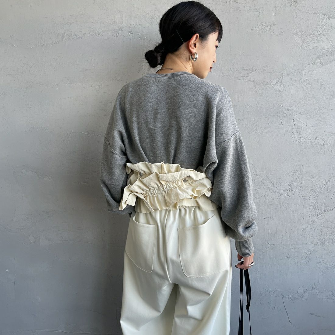 nenom [ネノム] マルチWAYギャザーフリルベスト [NE25132006] 02 OFF &&モデル身長：150cm 着用サイズ：F&&