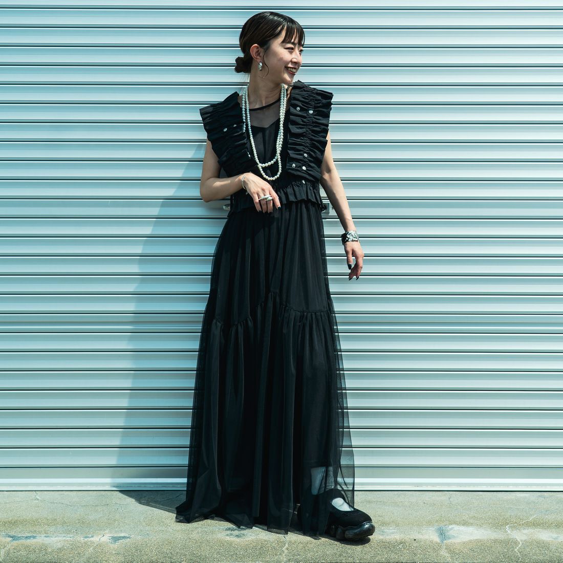 nenom [ネノム] マルチWAYギャザーフリルベスト [NE25132006] 09 BLACK &&モデル身長：150cm 着用サイズ：F&&