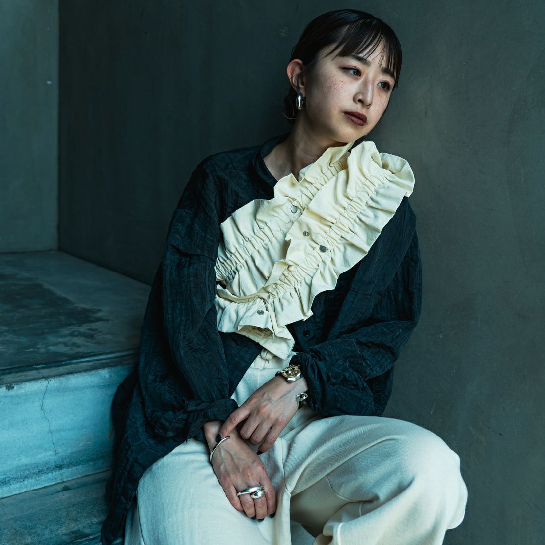 nenom [ネノム] マルチWAYギャザーフリルベスト [NE25132006] 02 OFF &&モデル身長：150cm 着用サイズ：F&&