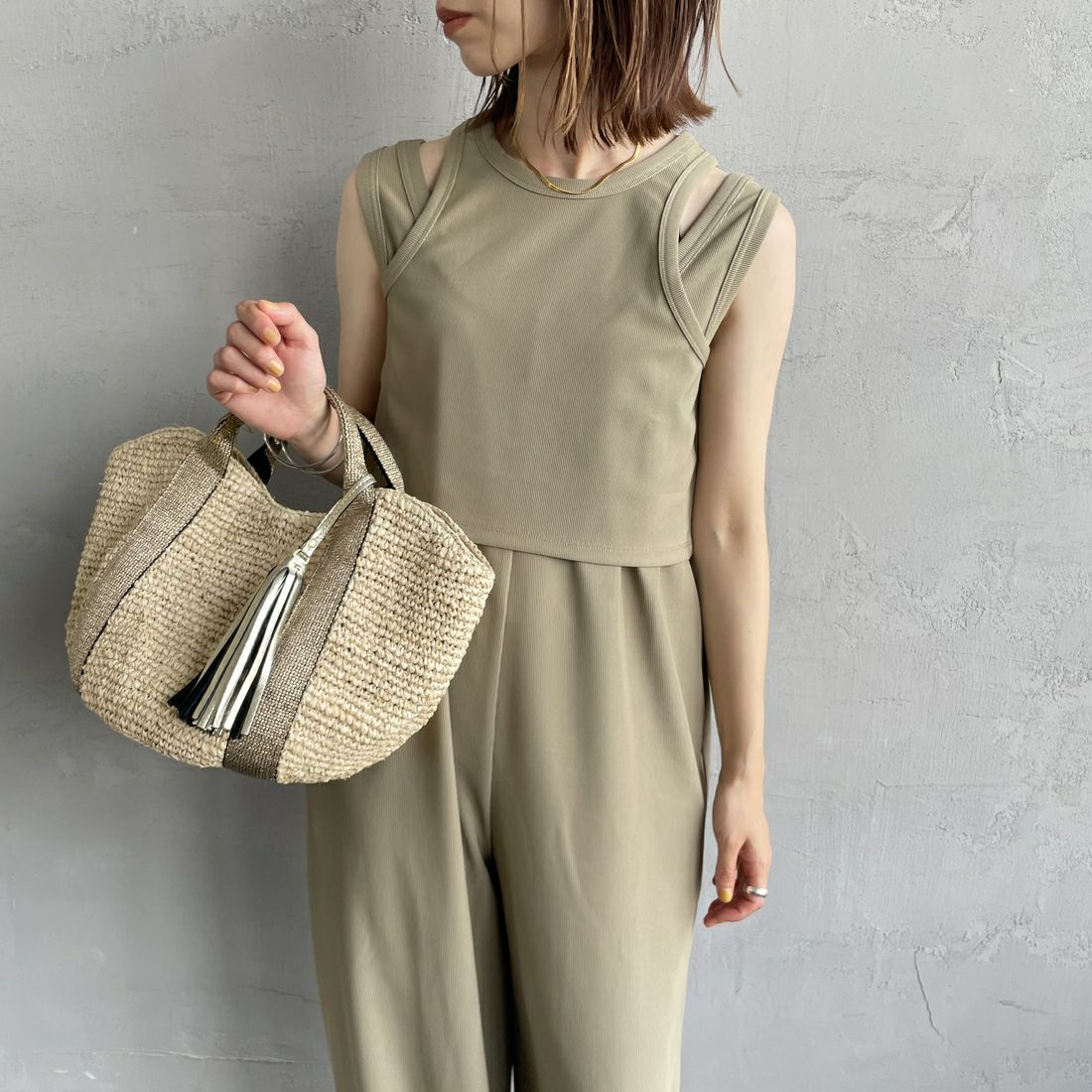 nenom [ネノム] マルチWAYレイヤードロンパース [NE25132005] 39 KHAKI &&モデル身長：158cm 着用サイズ：F&&