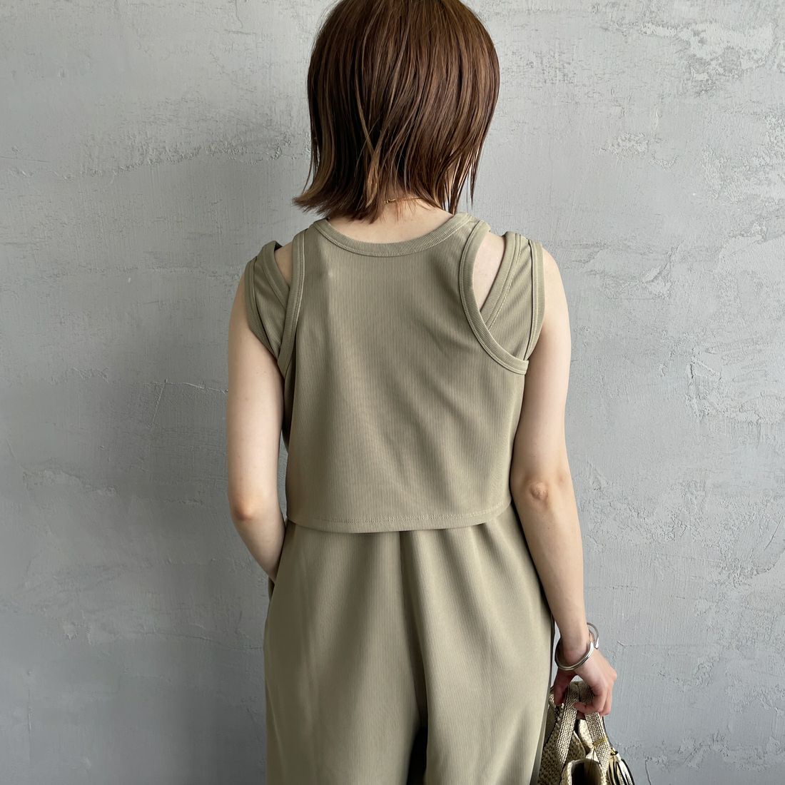 nenom [ネノム] マルチWAYレイヤードロンパース [NE25132005] 39 KHAKI &&モデル身長：158cm 着用サイズ：F&&