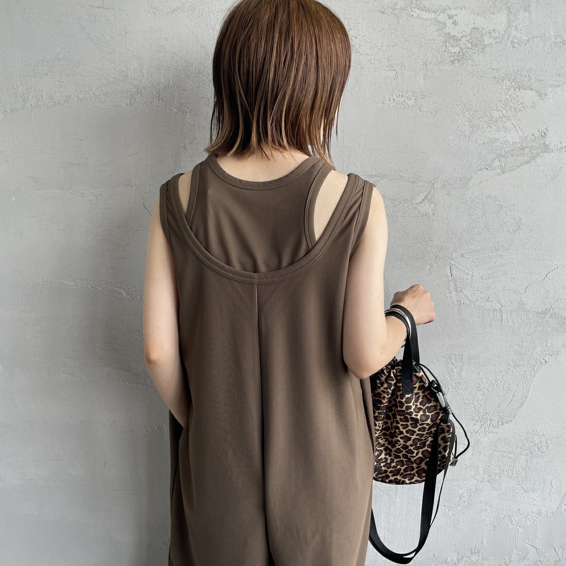 nenom [ネノム] マルチWAYレイヤードロンパース [NE25132005] 28 BROWN &&モデル身長：158cm 着用サイズ：F&&