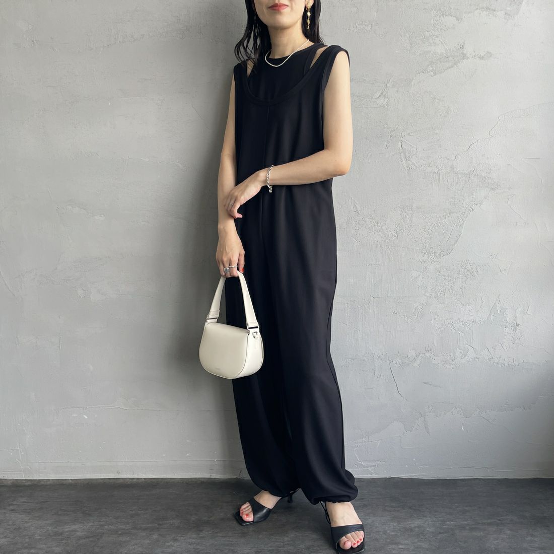 nenom [ネノム] マルチWAYレイヤードロンパース [NE25132005] 09 BLACK &&モデル身長：160cm 着用サイズ：F&&