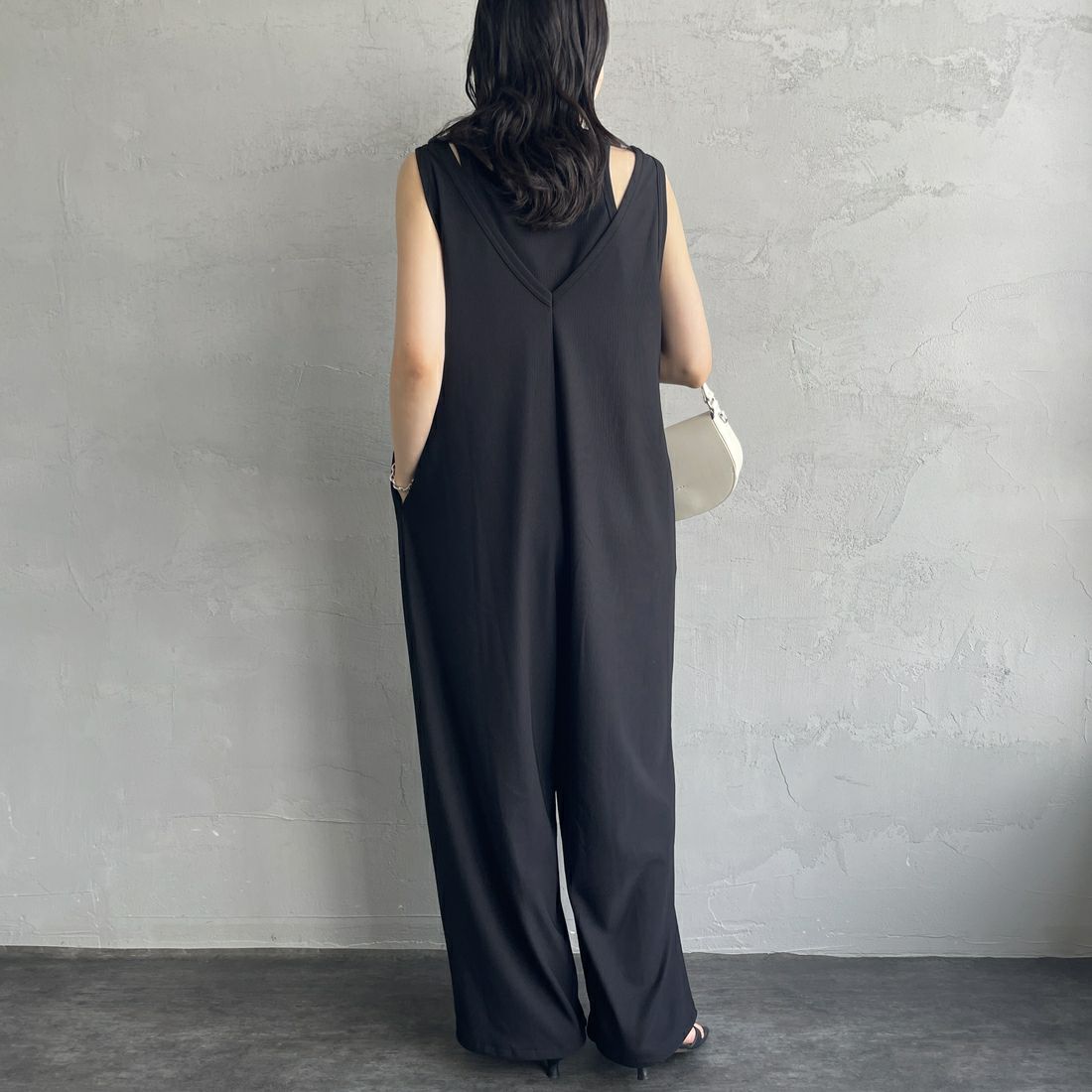 nenom [ネノム] マルチWAYレイヤードロンパース [NE25132005] 09 BLACK &&モデル身長：160cm 着用サイズ：F&&