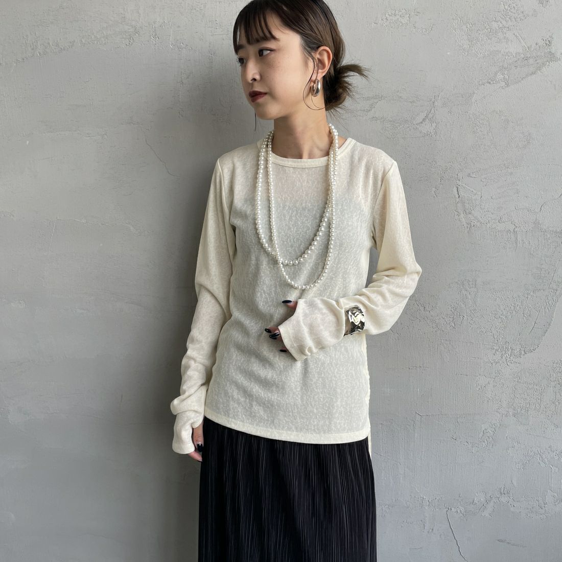 nenom [ネノム] サイドドロストシアーカットソー [NE25132001] 21 IVORY &&モデル身長：150cm 着用サイズ：F&&