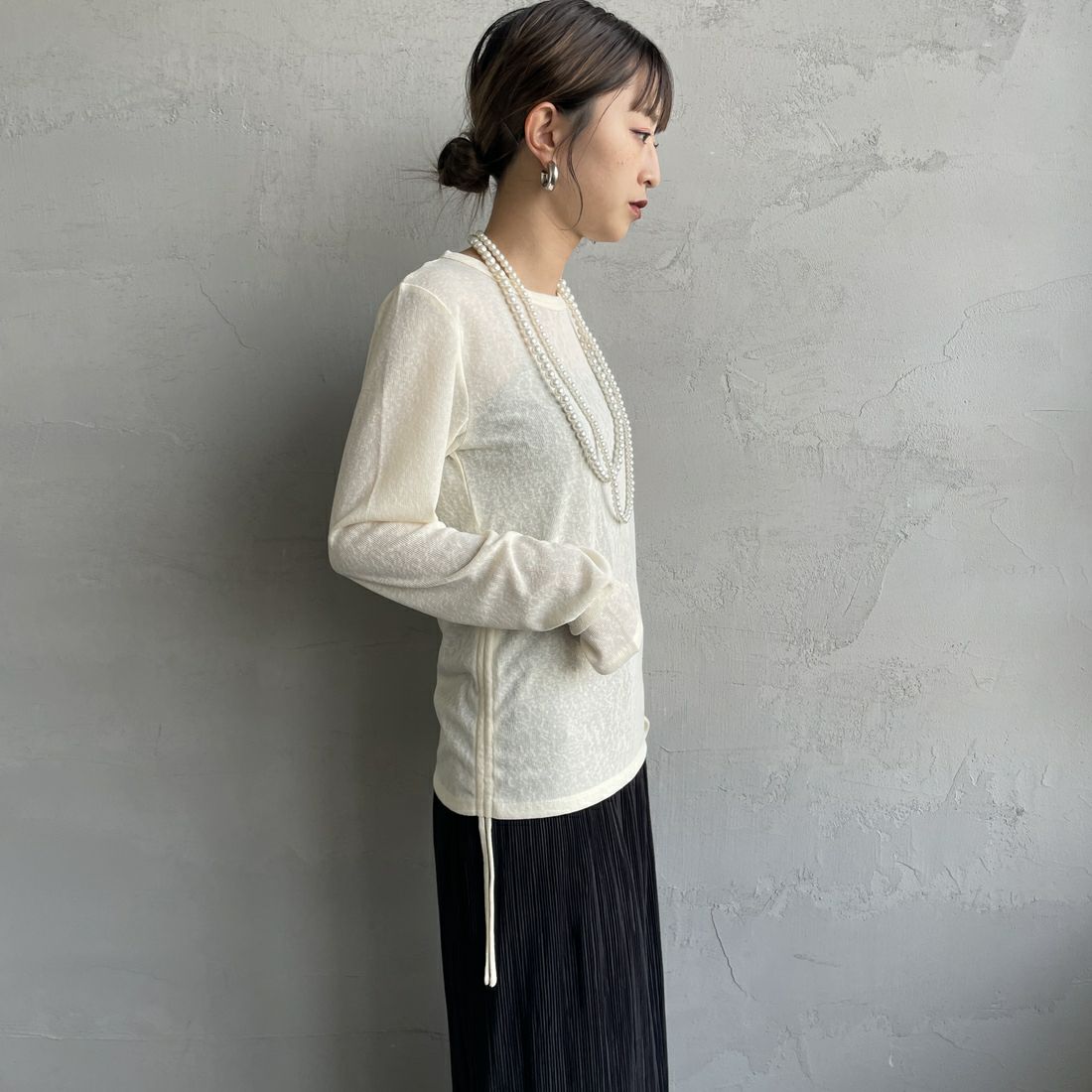 nenom [ネノム] サイドドロストシアーカットソー [NE25132001] 21 IVORY &&モデル身長：150cm 着用サイズ：F&&