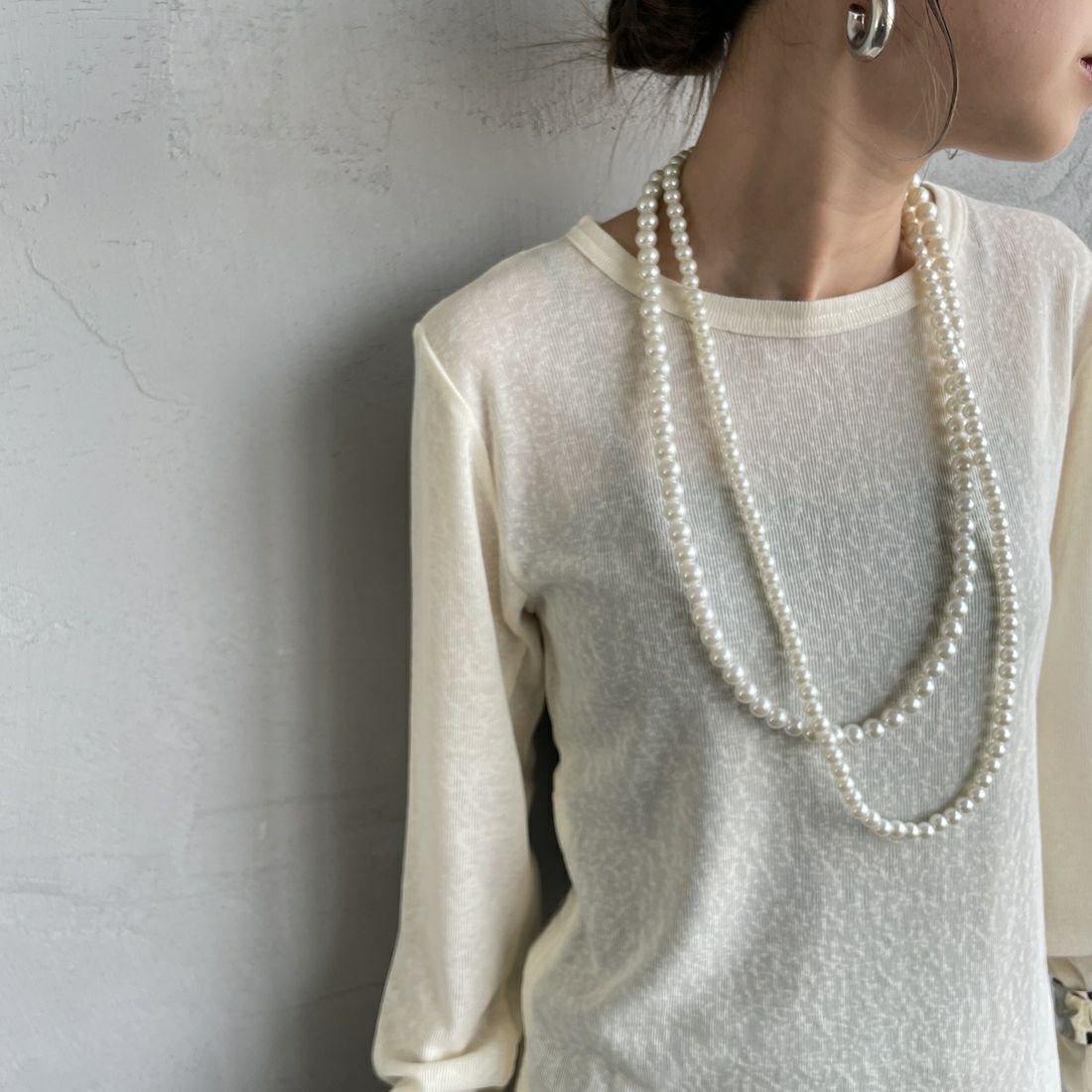 nenom [ネノム] サイドドロストシアーカットソー [NE25132001] 21 IVORY &&モデル身長：150cm 着用サイズ：F&&