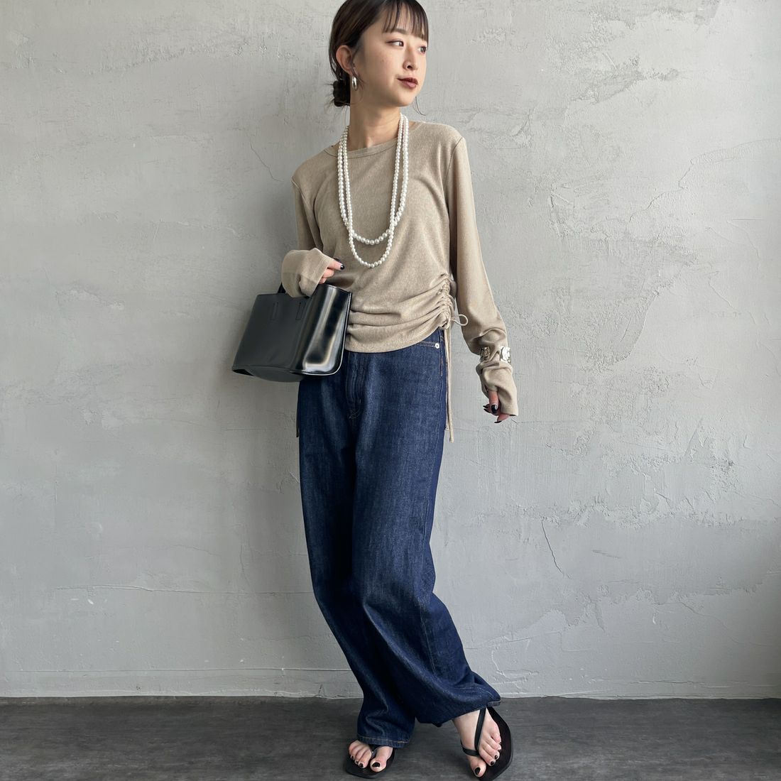 nenom [ネノム] サイドドロストシアーカットソー [NE25132001] 22 BEIGE &&モデル身長：150cm 着用サイズ：F&&