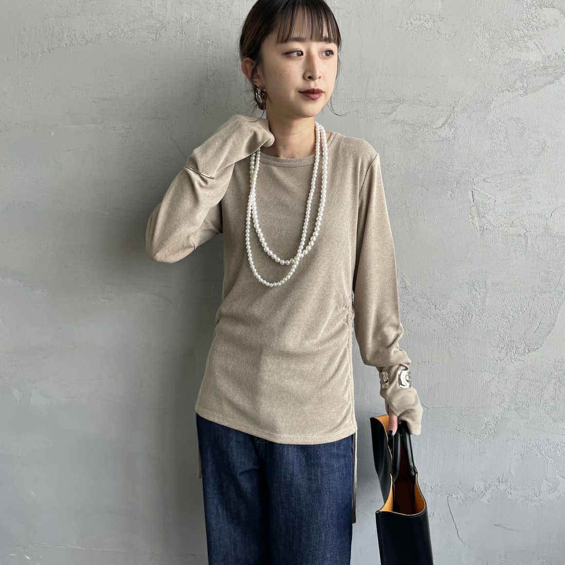 nenom [ネノム] サイドドロストシアーカットソー [NE25132001] 22 BEIGE &&モデル身長：150cm 着用サイズ：F&&