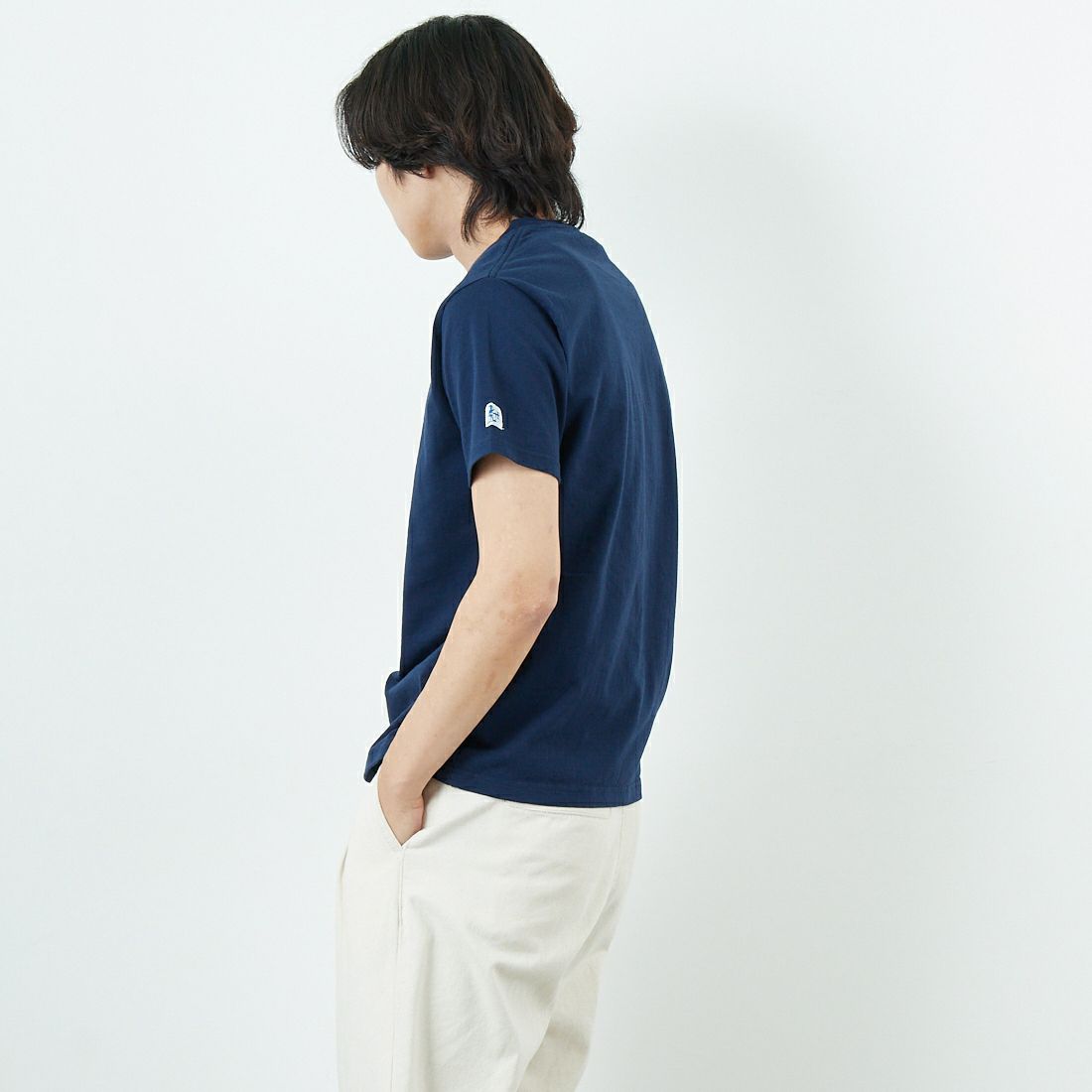 The Endless Summer [エンドレスサマー] カレッジロゴ フロッキープリントTシャツ [FH-25574337] 60 NAVY &&モデル身長：179cm 着用サイズ：M&&