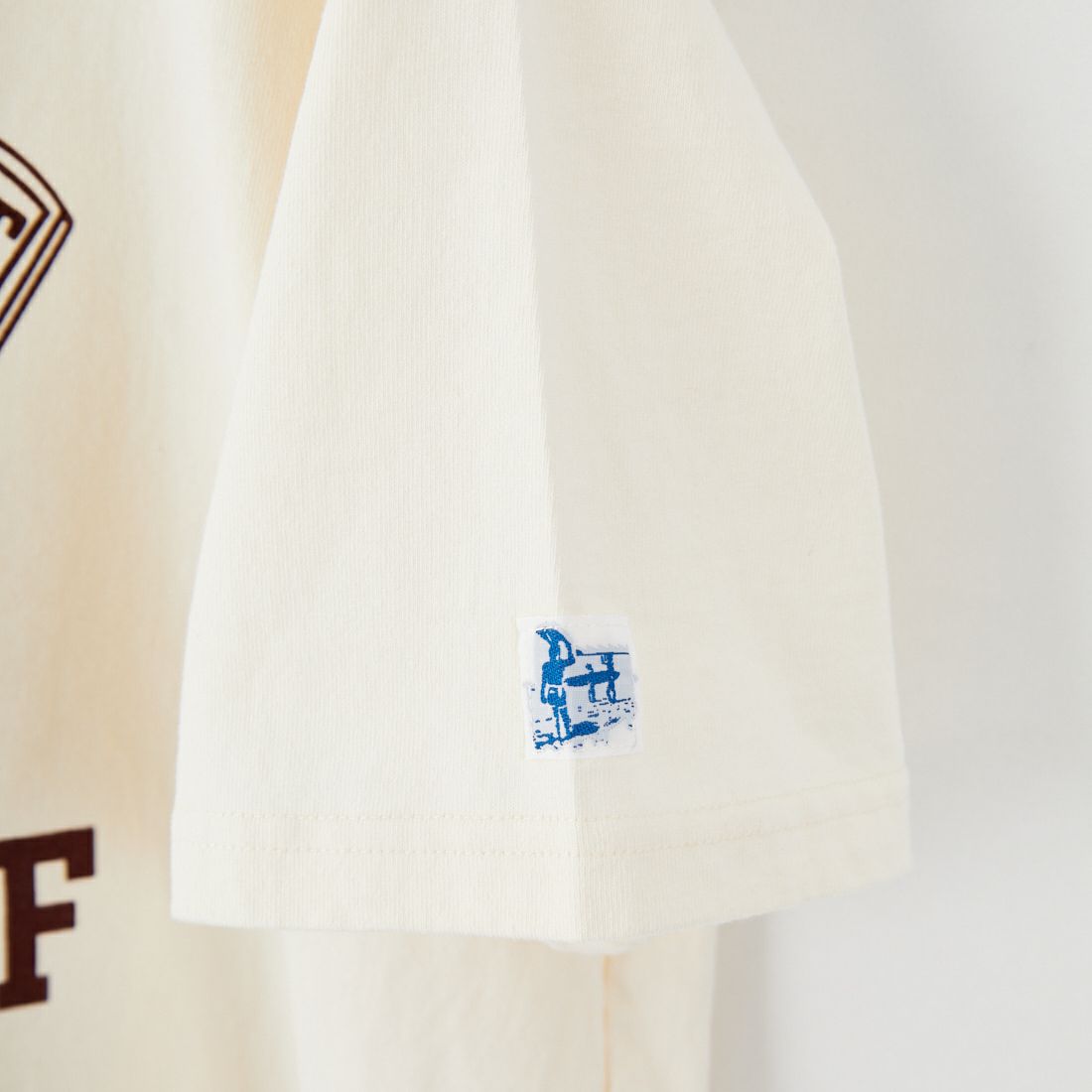 The Endless Summer [エンドレスサマー] カレッジロゴ フロッキープリントTシャツ [FH-25574337] 05 IVORY