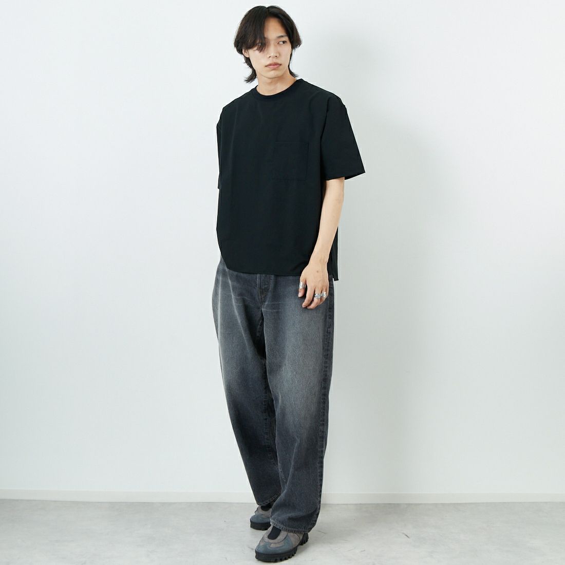 SLICK [スリック] クールドット ミニリップストップスリットTシャツ [5230126] 700 BLACK &&モデル身長：179cm 着用サイズ：1&&