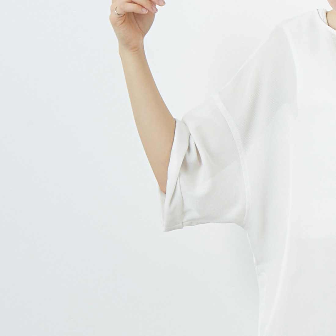 MICA&DEAL [マイカアンドディール] メッシュTブラウス [0125201156] OFF WHITE &&モデル身長：160cm 着用サイズ：F&&