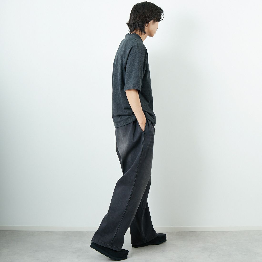 CalCru [カルクルー] マイクロストライプTシャツ [MICRO-STRIPE-SS-TEE] BLACK &&モデル身長：179cm 着用サイズ：XL&&