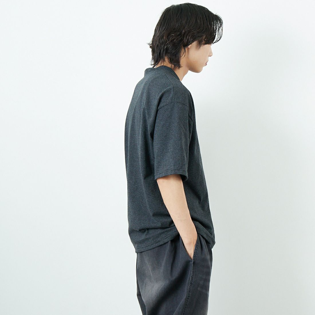 CalCru [カルクルー] マイクロストライプTシャツ [MICRO-STRIPE-SS-TEE] BLACK &&モデル身長：179cm 着用サイズ：XL&&