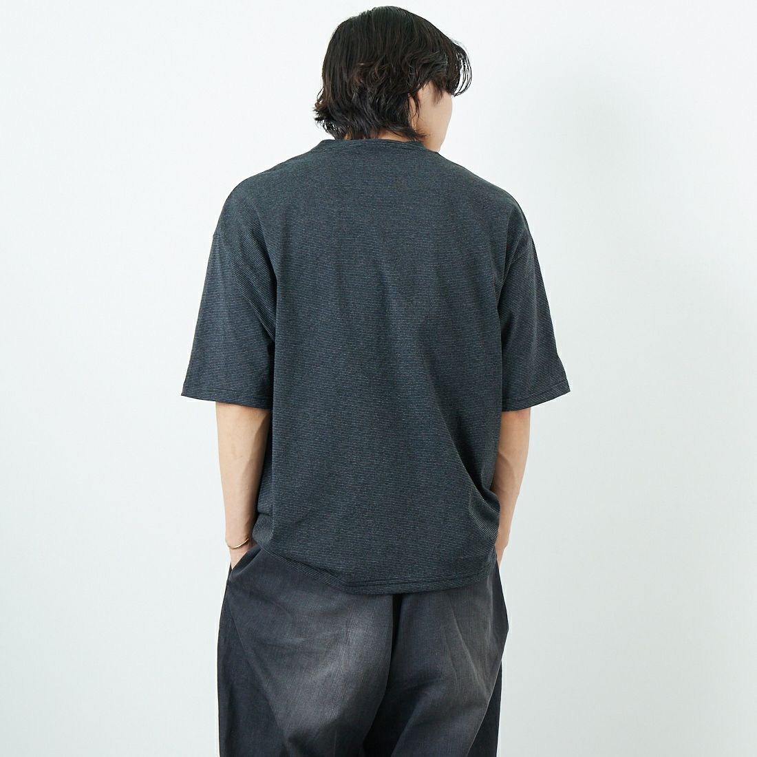 CalCru [カルクルー] マイクロストライプTシャツ [MICRO-STRIPE-SS-TEE] BLACK &&モデル身長：179cm 着用サイズ：XL&&