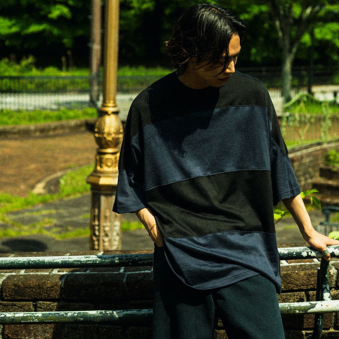 Name. [ネーム] 別注 フットボールボーダーTシャツ [NMCU-JF-01] BLACK/NAVY &&モデル身長：179cm 着用サイズ：1&&