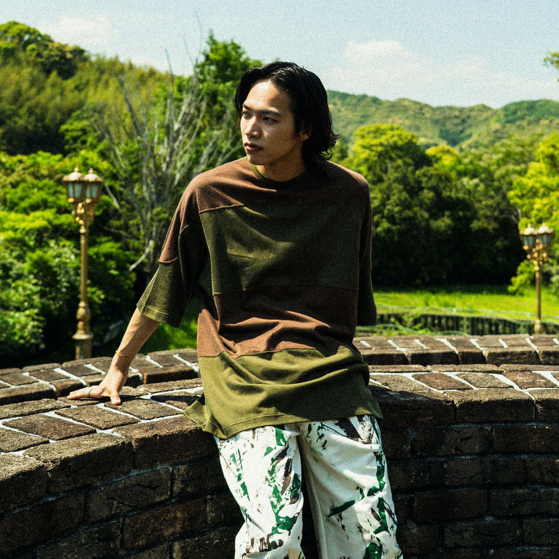Name. [ネーム] 別注 フットボールボーダーTシャツ [NMCU-JF-01] KHAKI/BROW &&モデル身長：179cm 着用サイズ：0&&