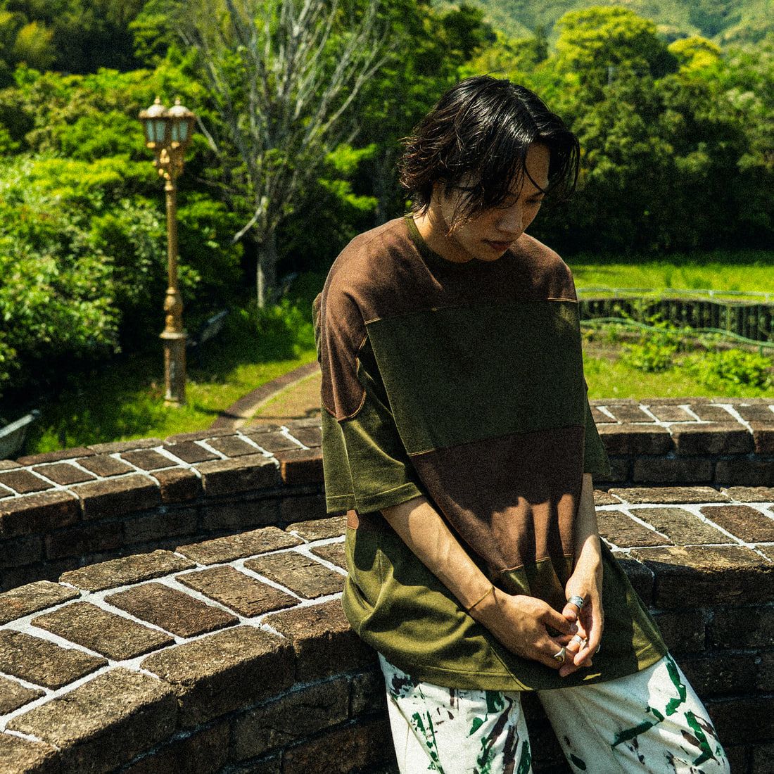 Name. [ネーム] 別注 フットボールボーダーTシャツ [NMCU-JF-01] KHAKI/BROW &&モデル身長：179cm 着用サイズ：0&&