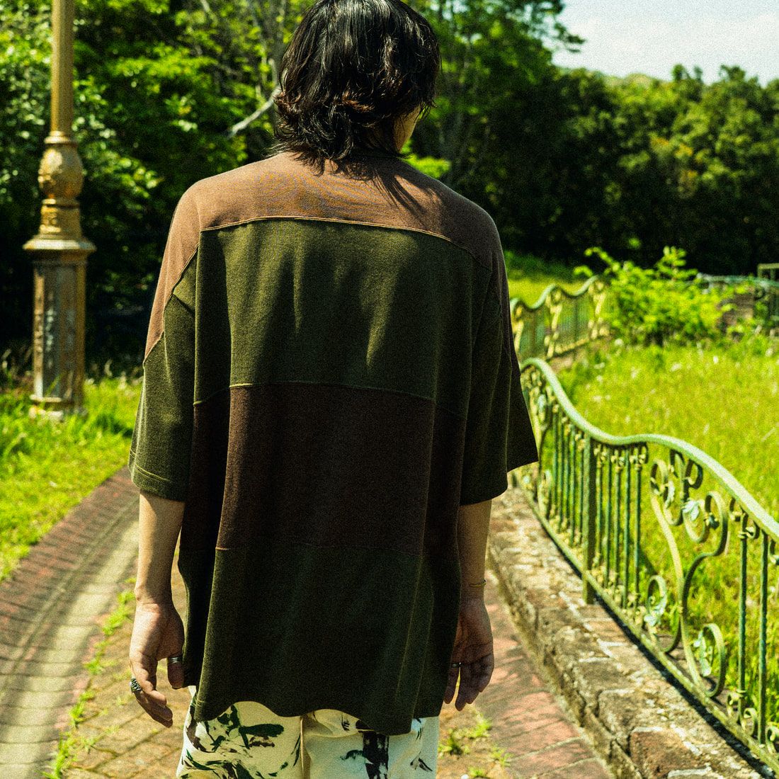 Name. [ネーム] 別注 フットボールボーダーTシャツ [NMCU-JF-01] KHAKI/BROW &&モデル身長：179cm 着用サイズ：0&&