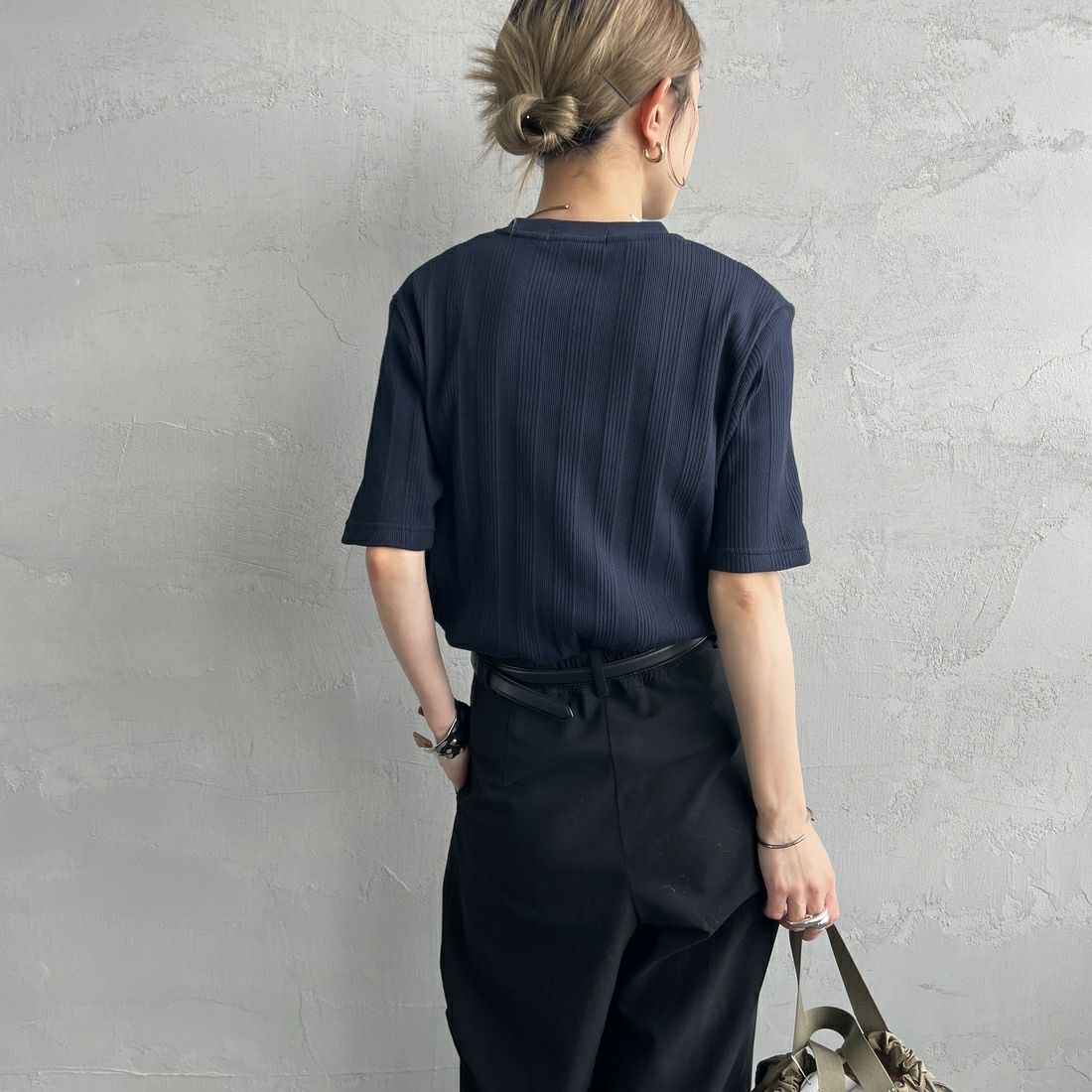 FRED PERRY [フレッドペリー] 別注 ランダムリブ ワンポイント刺繍Tシャツ [FPW-25S-013-JF] NAVY &&モデル身長：150cm 着用サイズ：8&&