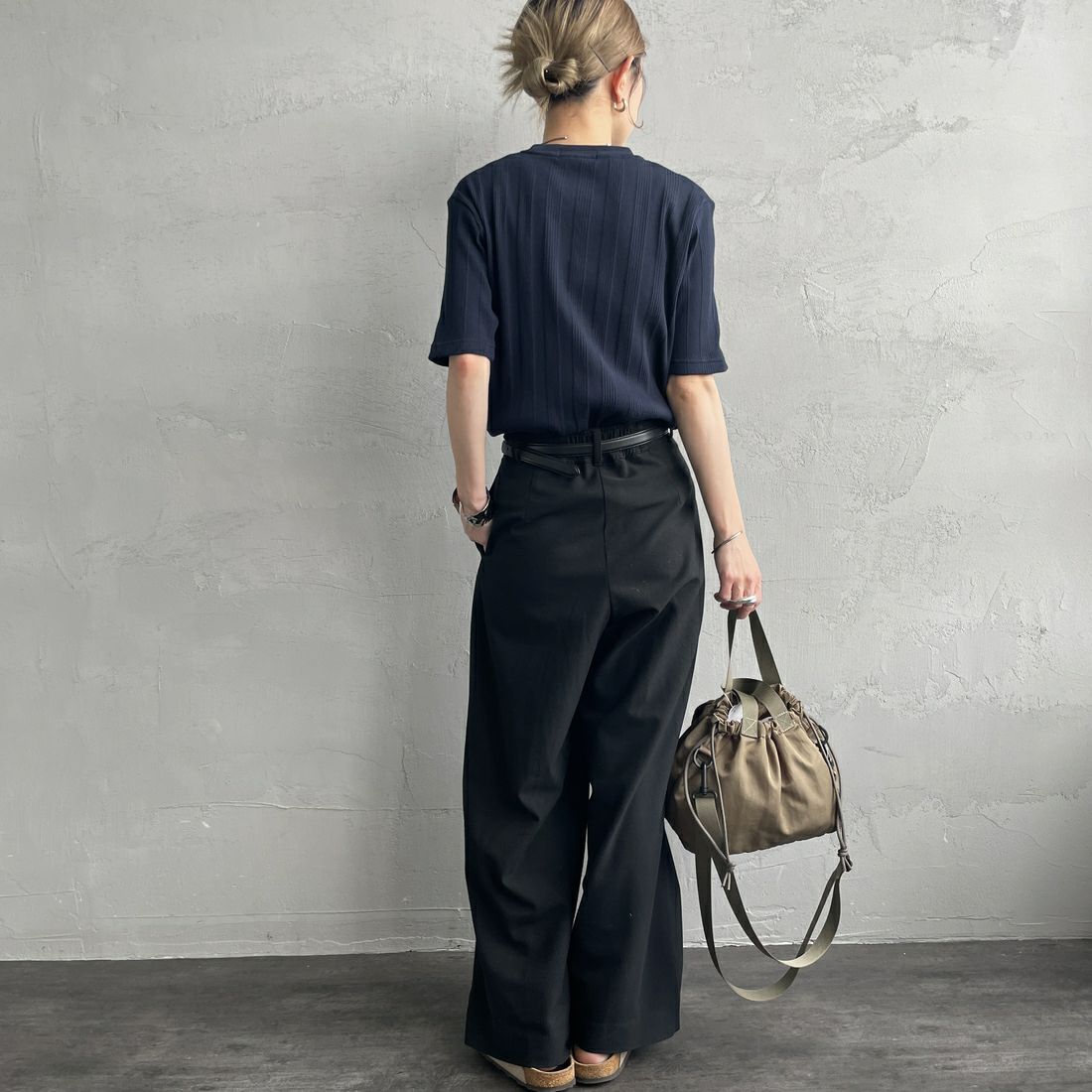 FRED PERRY [フレッドペリー] 別注 ランダムリブ ワンポイント刺繍Tシャツ [FPW-25S-013-JF] NAVY &&モデル身長：150cm 着用サイズ：8&&