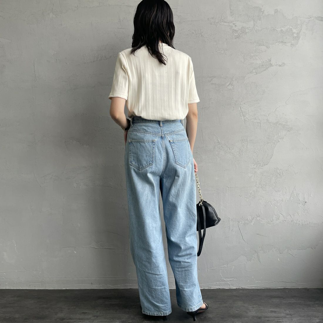 FRED PERRY [フレッドペリー] 別注 ランダムリブ ワンポイント刺繍Tシャツ [FPW-25S-013-JF] ECRU &&モデル身長：160cm 着用サイズ：8&&