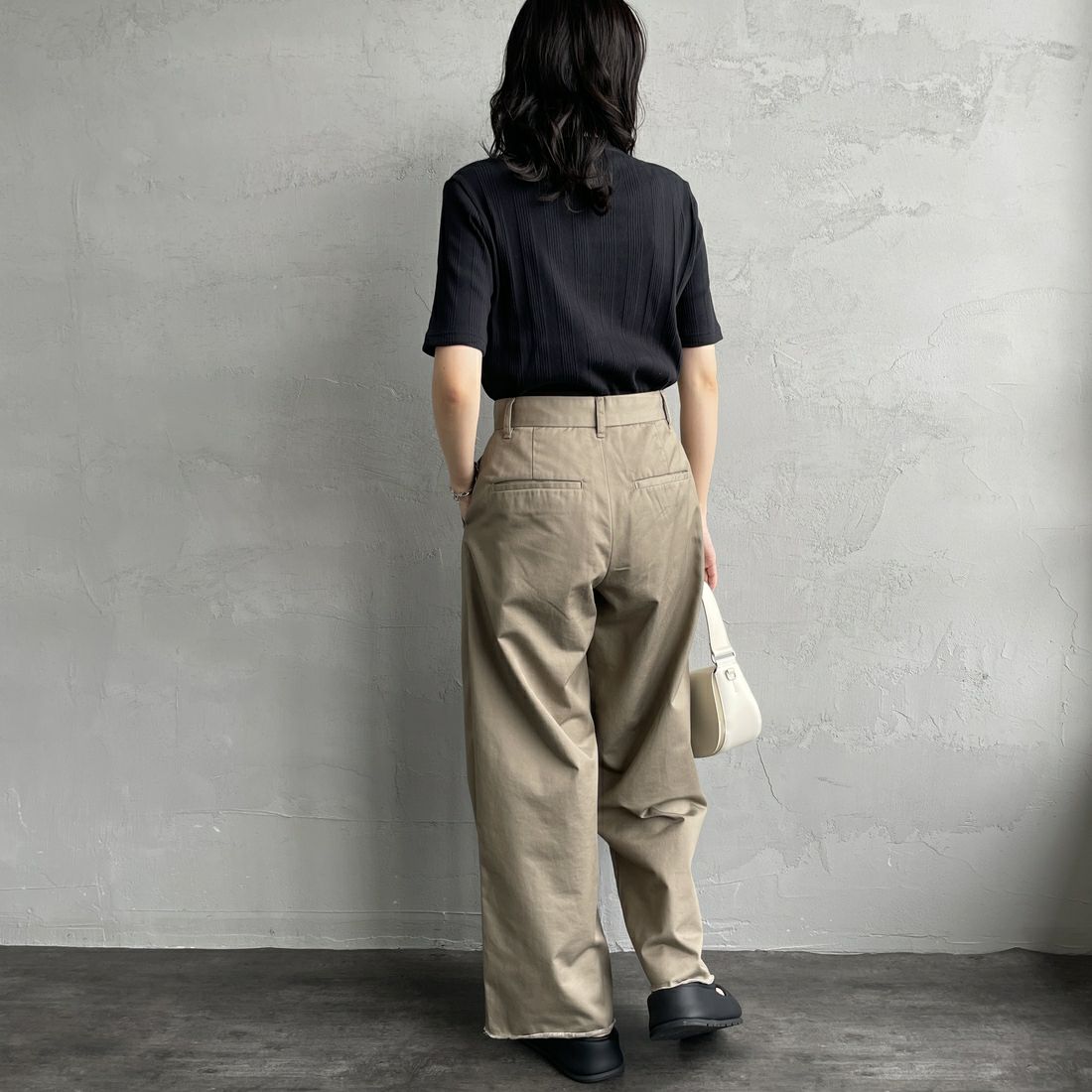 FRED PERRY [フレッドペリー] 別注 ランダムリブ ワンポイント刺繍Tシャツ [FPW-25S-013-JF] BLACK &&モデル身長：160cm 着用サイズ：10&&