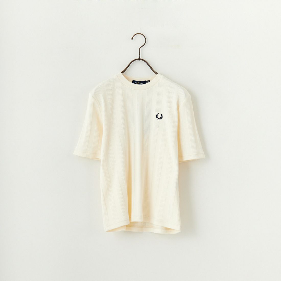 FRED PERRY [フレッドペリー] 別注 ランダムリブ ワンポイント刺繍Tシャツ [FPW-25S-013-JF] ECRU
