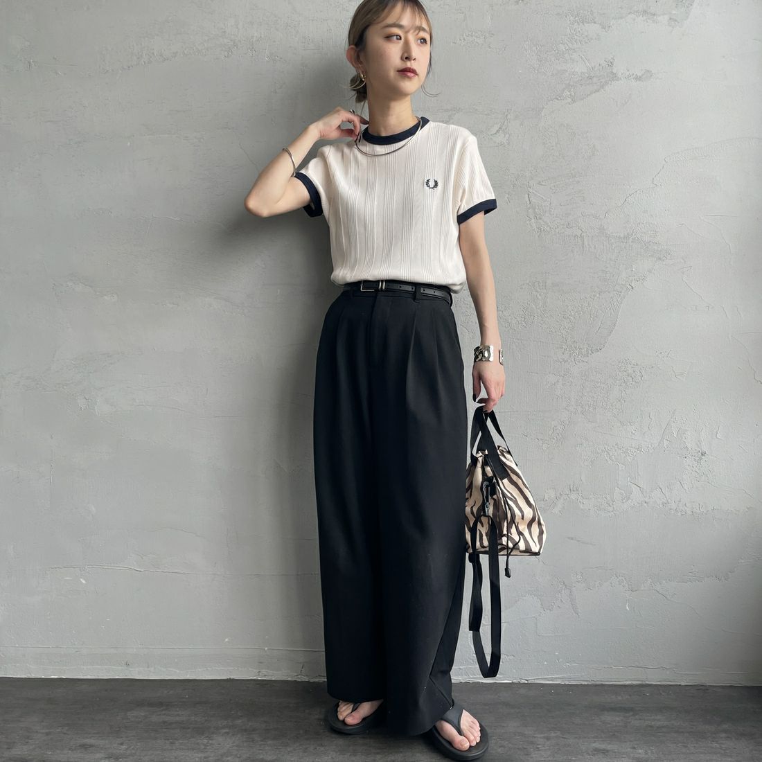 FRED PERRY [フレッドペリー] 別注 ランダムリブ ワンポイントロゴ刺繍 リンガーTシャツ [FPW-25S-012-JF] PEACH/NVY &&モデル身長：150cm 着用サイズ：8&&